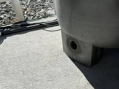 Pool filter with plug removed